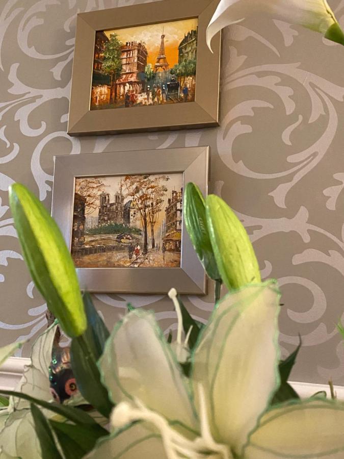 Serenity Bed & Breakfast เบิร์นนาบี ภายนอก รูปภาพ
