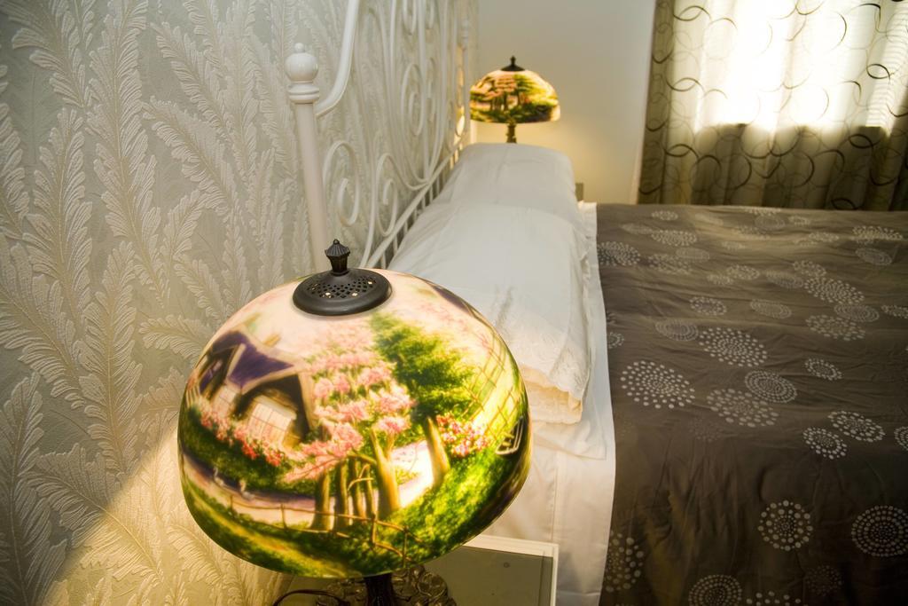 Serenity Bed & Breakfast เบิร์นนาบี ภายนอก รูปภาพ